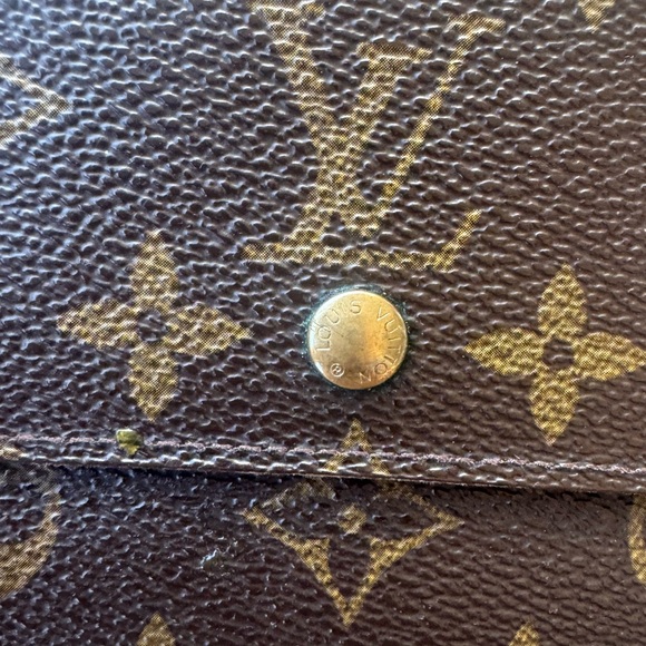 Louis Vuitton Elise Wallet - Picture 10 of 12